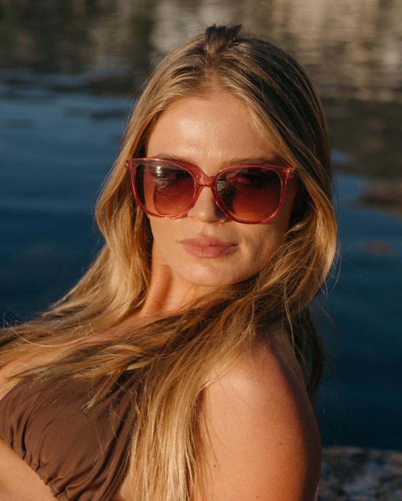 Oversized Cateye solglasögon i lila med bruna glas