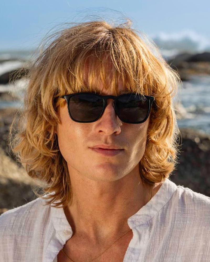 Klassiska solglasögon i svart med svarta glas #492