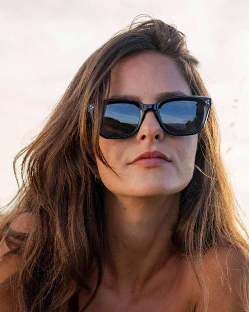 Klassiska solglasögon i svart med svarta glas #5679