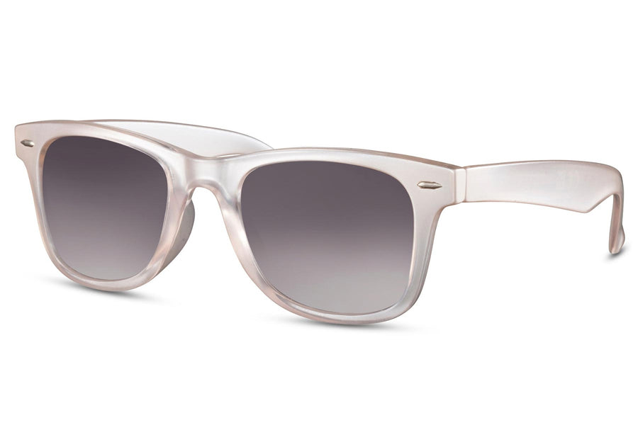 Klassiska solglasögon i vitt med svarta glas