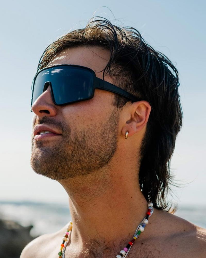 Solglasögon med cylindriskt synfält och svarta glas #6322