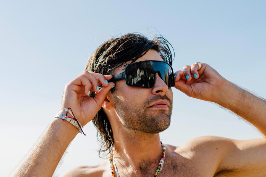 Solglasögon med cylindriskt synfält och svarta glas #6322