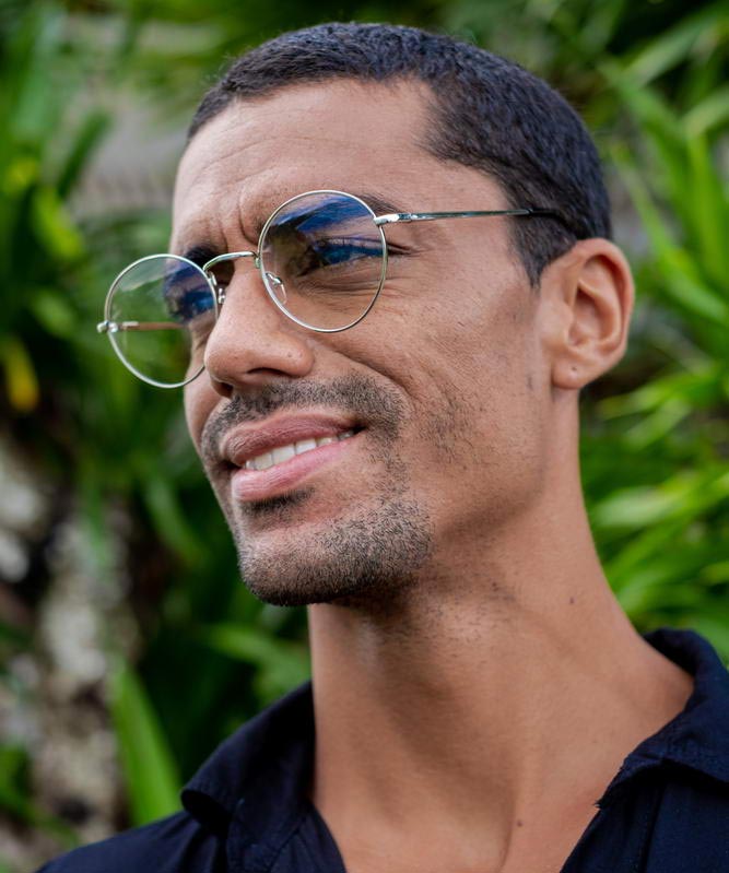 Runda glasögon med blåljusfilter och ram i guld #05