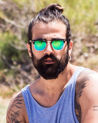 Thumbnail for Mattsvarta solglasögon i Clubmasterstil med grönblå spegelglas